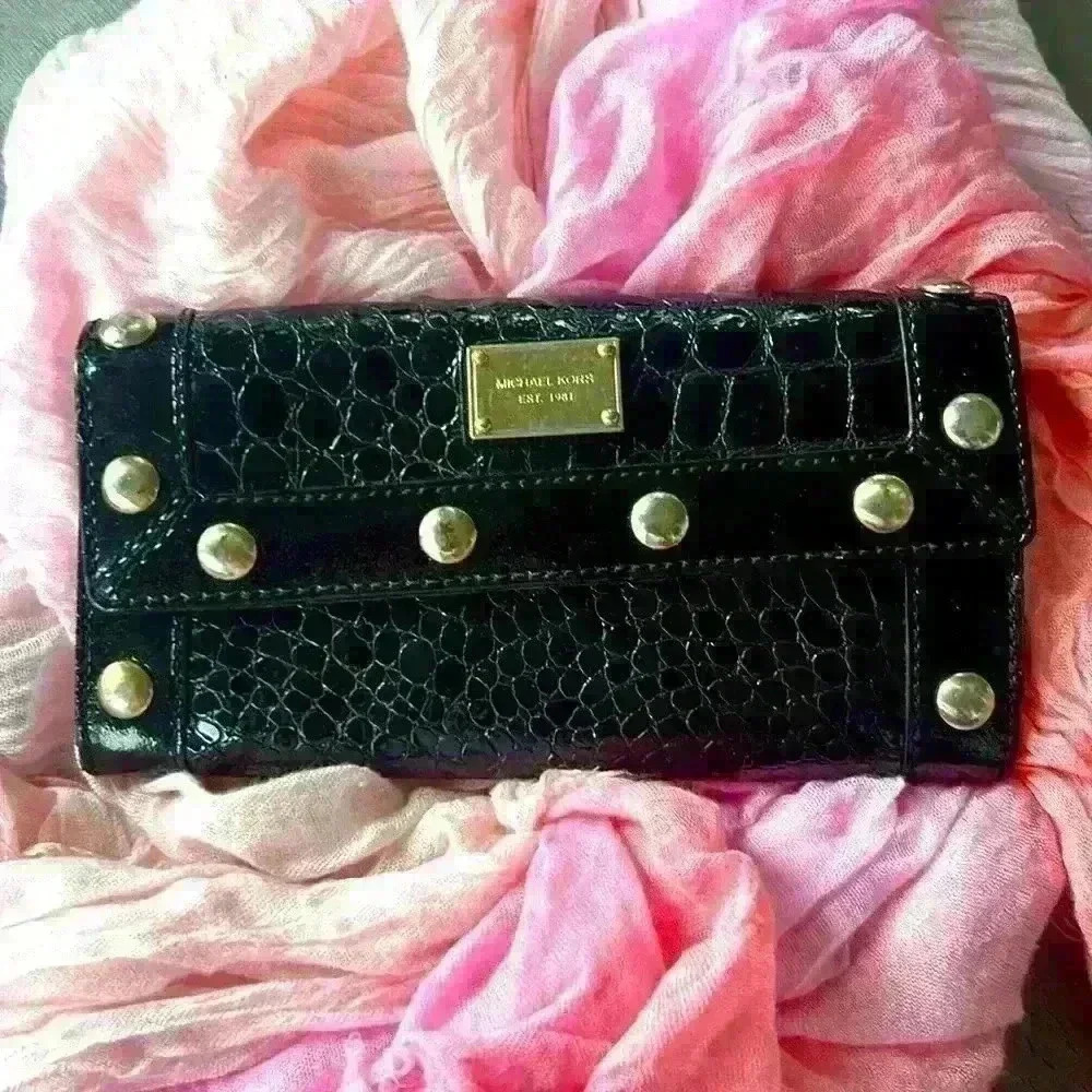 Vintage black leather MICHEAL KORS wallet